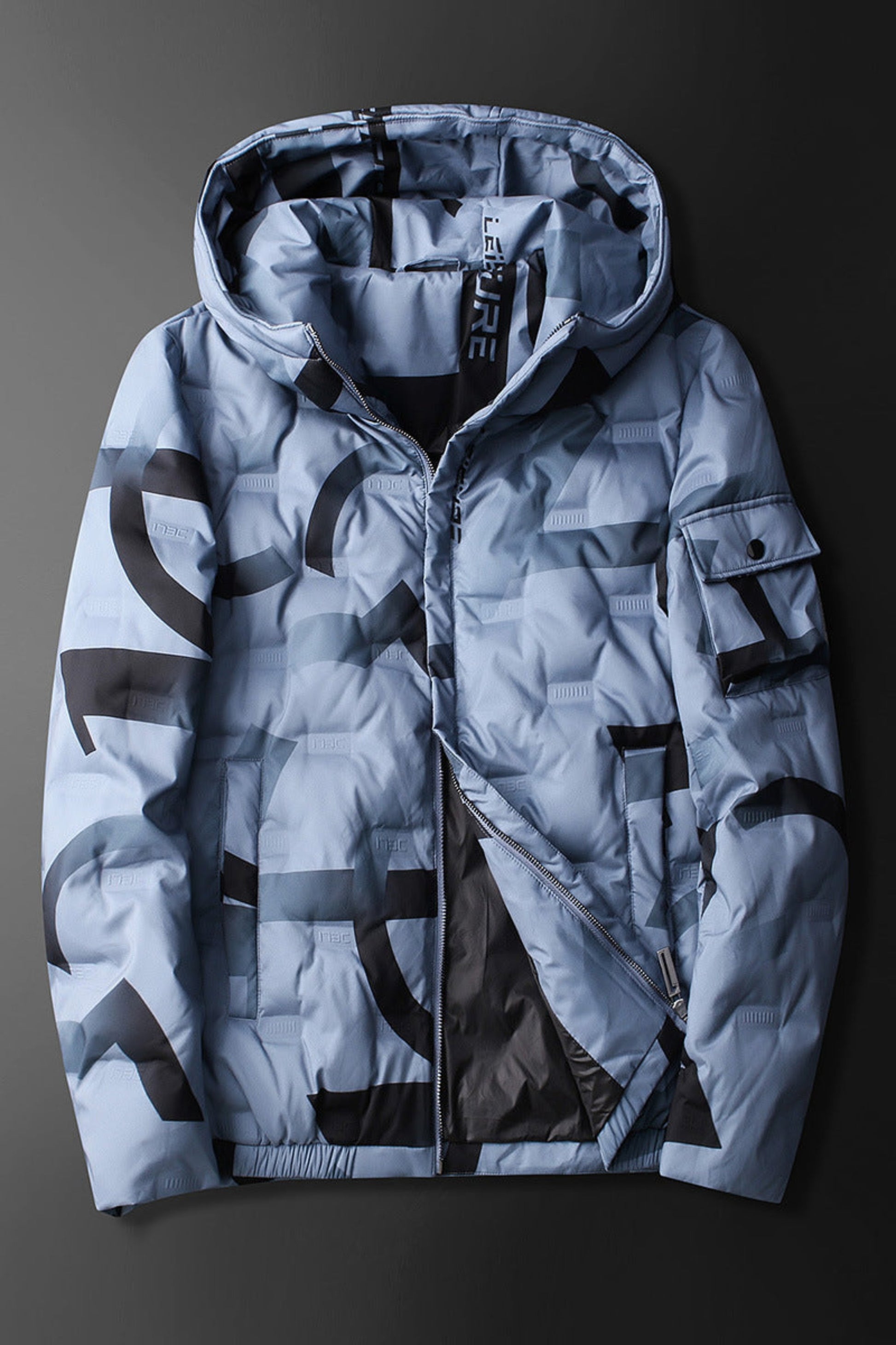 Blue abstract pattern men’s hooded down jacket, stylish winter wear