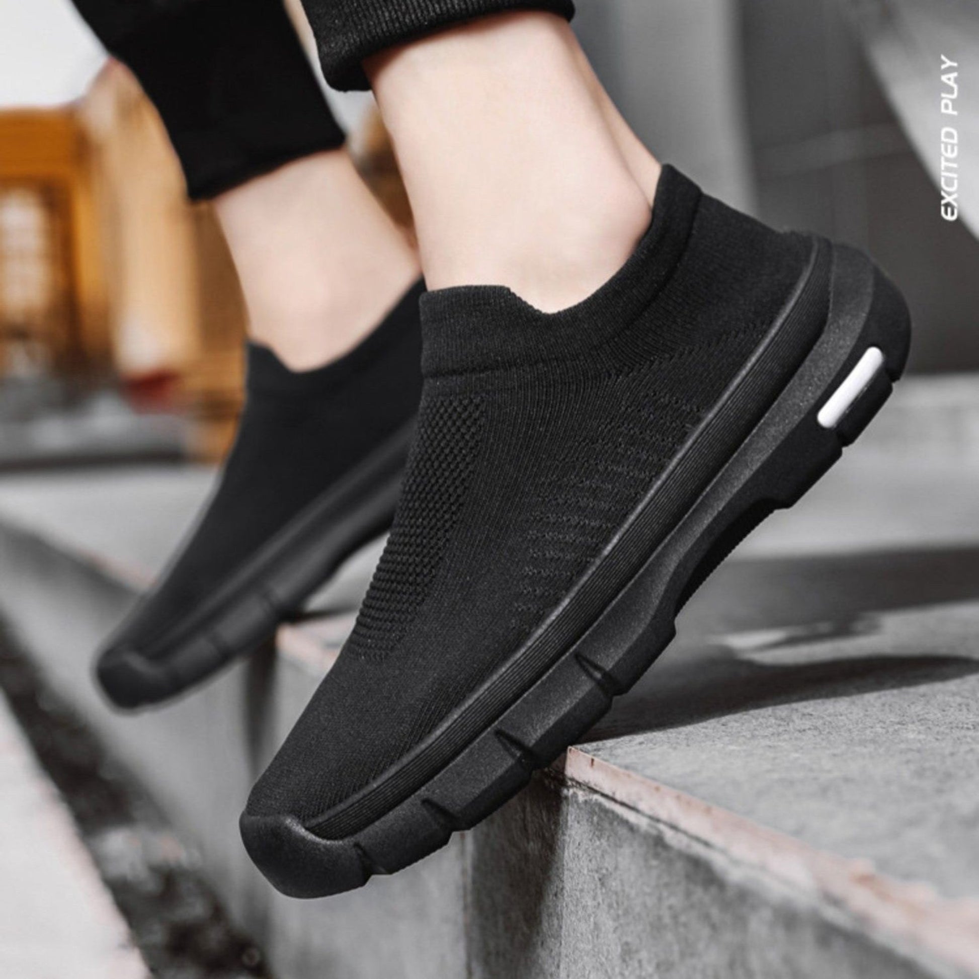 Casual slip-on socks shoes for men, breathable and lightweight