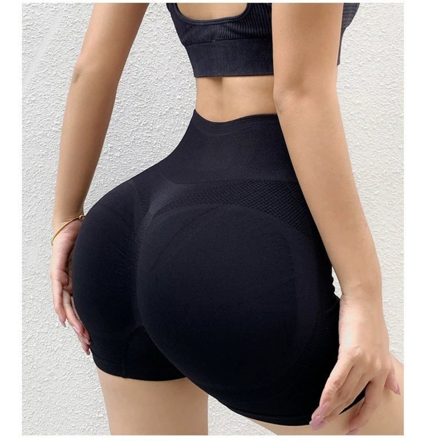 Seamless yoga shorts with butt-lifting design for women