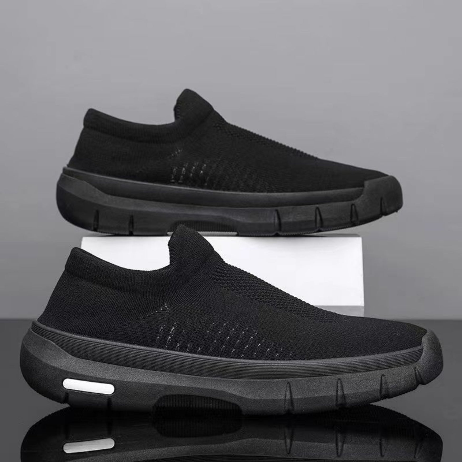 Casual slip-on socks shoes for men, breathable and lightweight